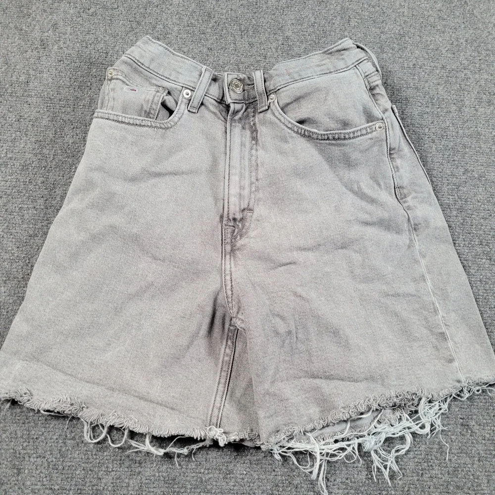 Vintage Tommy Jeans Mom Denim Shorts Womens 25 Gray Cutoff Frayed Hem High Rise